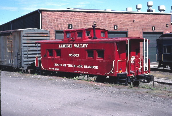Photo of Lehigh Valley caboose 95003