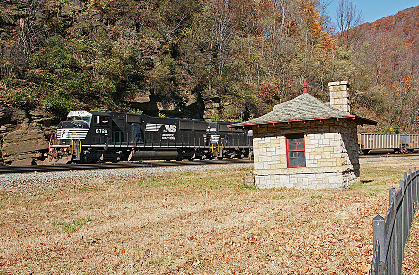 Photo of Westbound at the Horseshoe Curve
