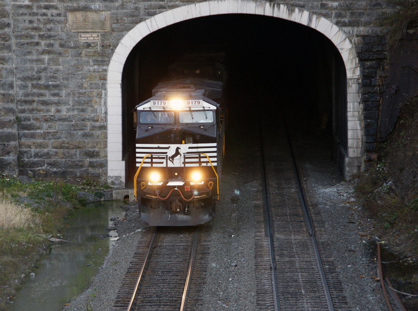 Photo of NS #9179 heads west out of the tunnel