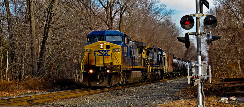 Photo of CSX Tanker Train at the crossing