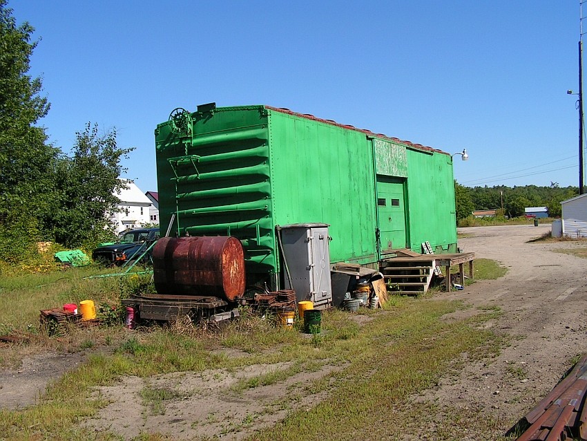 Photo of Eastern Maine Railway MOW boxcar shed