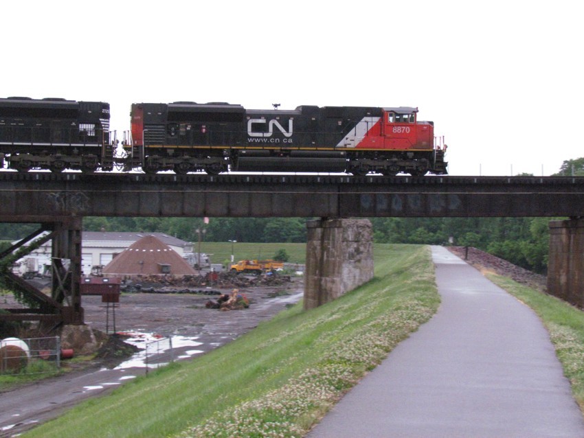 Photo of CN 8870 in Kingston, Pa.