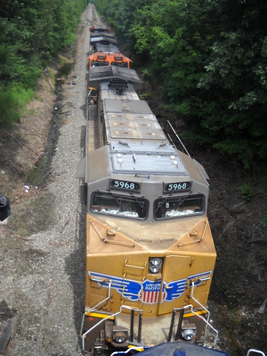 Photo of UP 5968 with the oil cans in Auburn