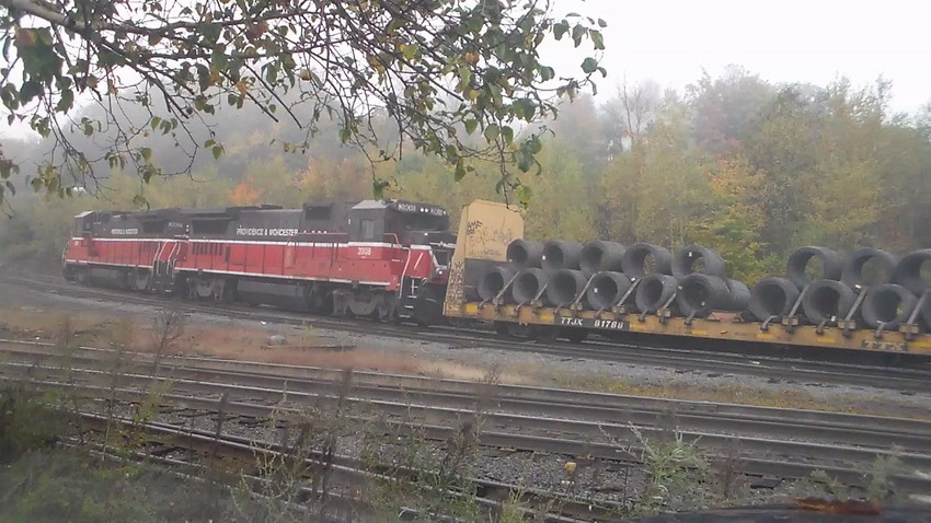 Photo of P&W Switcher moving cars in Gardner yard.