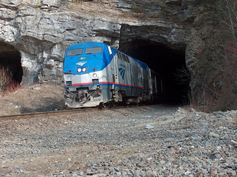 Photo of Amtrak #449 at State Line Tunnel