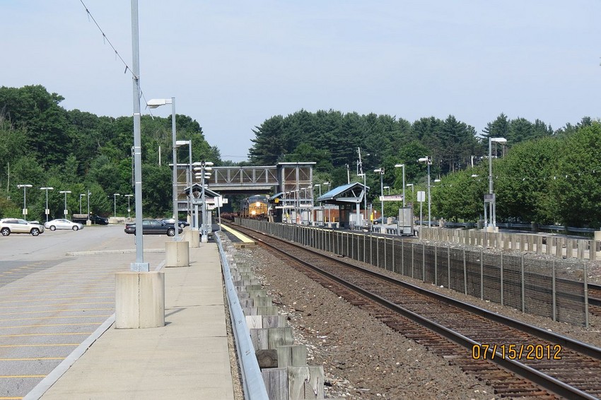 Photo of An empty piggyback train running through Ashland.