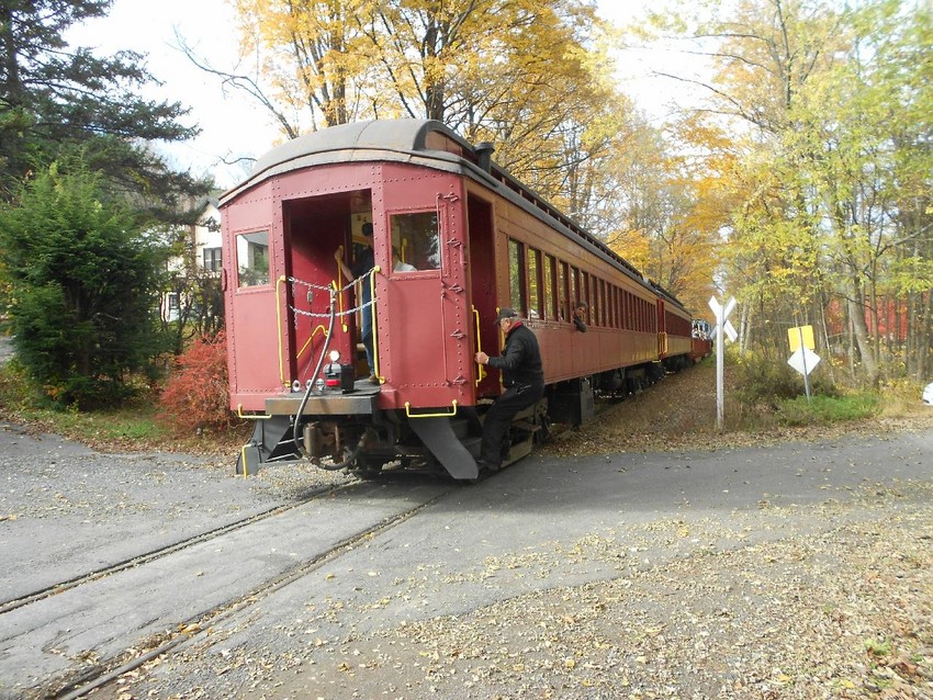 Photo of CMRR Fall Foliage Train at Andrews Lane Crossing