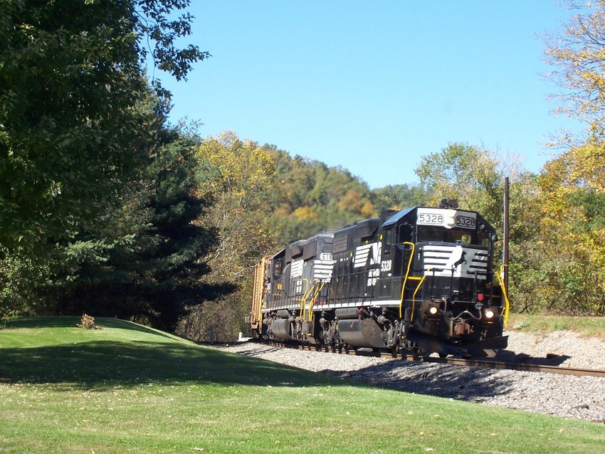Photo of NS rail train at North Creek