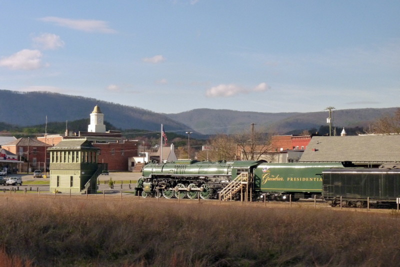 Photo of C&O 614 in Green