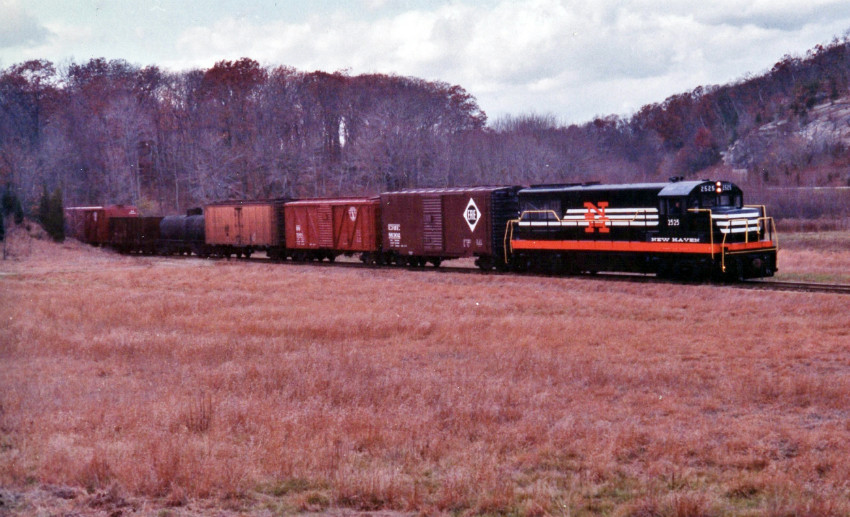 Photo of New Haven freight passes through Old Saybrook
