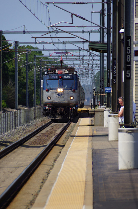 Photo of Train # 150 approaches Kingston, RI