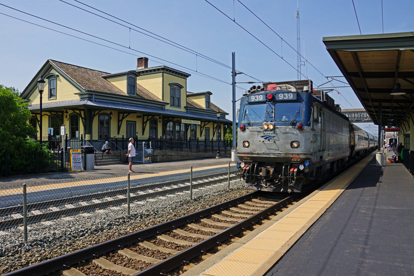 Photo of Train #150 arrives at Kingston, RI
