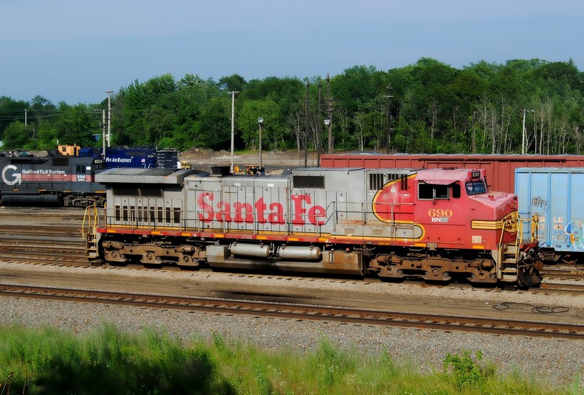 Photo of BNSF 690 - Warbonnet As Rigby Switcher!