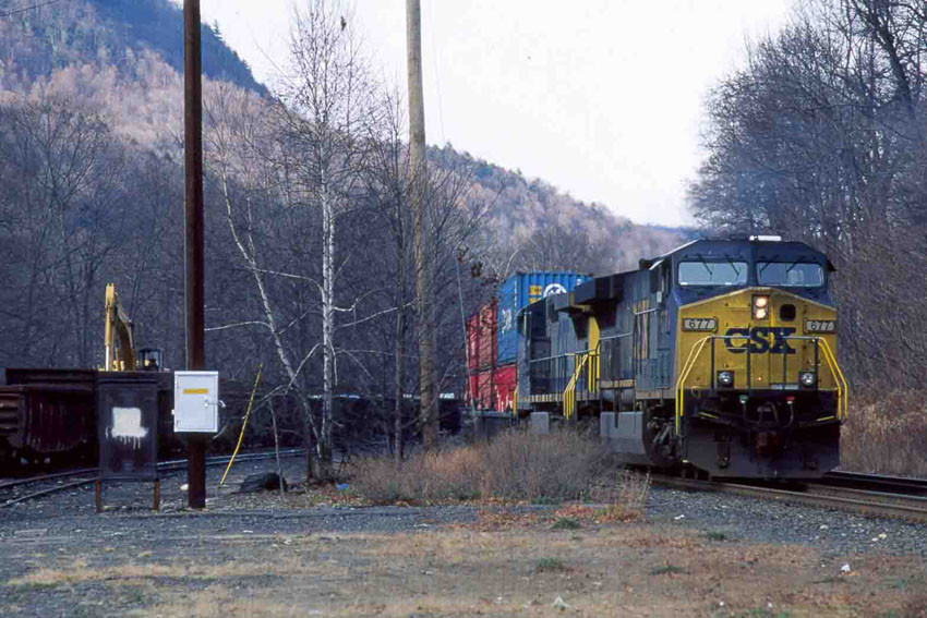 Photo of CSX AC6000 #677 leads an eastbound stack at Chester