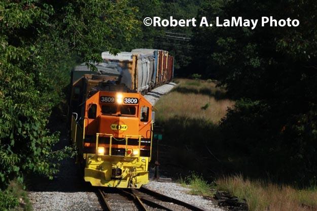 Photo of Train 608 approaches Route 66