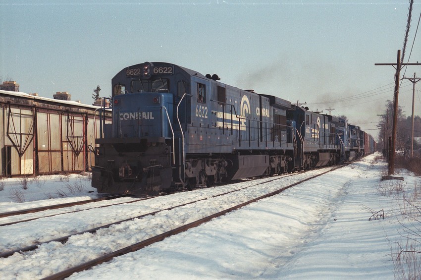 Photo of CR 6622 leads an all GE consist on NESE at Plaistow,NH