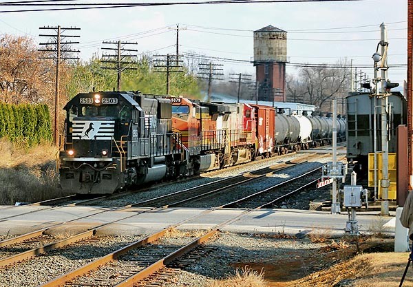 Photo of NS empty oil train
