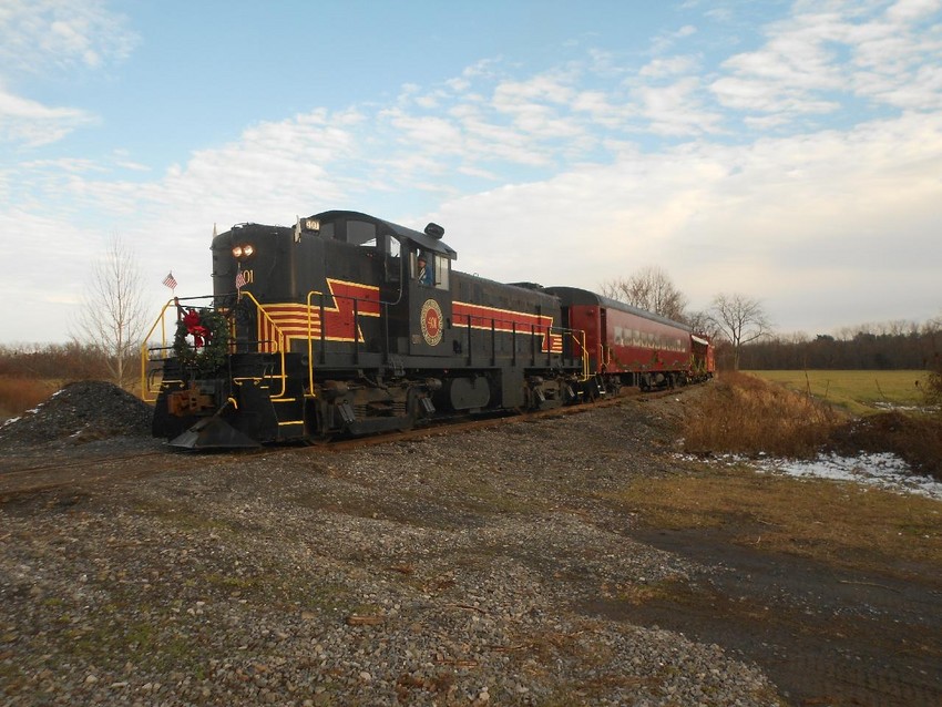 Photo of CMRR Holiday Train at Route 209 West of Kingston