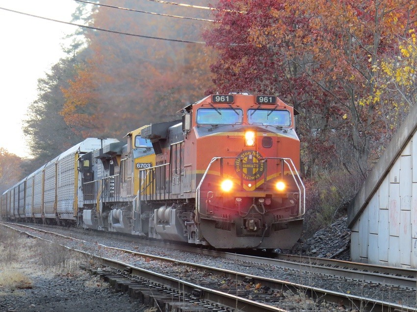 Photo of Train 933 in Laurel Run, Pa.