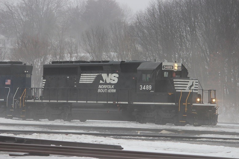 Photo of NS 3489 heads down to her train to become POED on a Foggy Saturday afternoon.