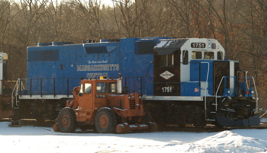 Photo of Mass Central GP-38 #1251 in Palmer