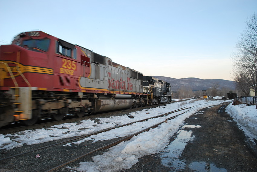 Photo of bnsf power on 22k eastbound @ cpf423