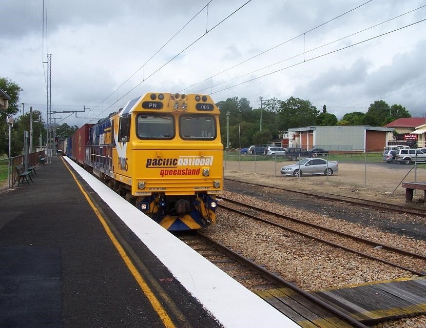 Photo of PN 005 Pacific National Queenslan Passes through Cooroy.
