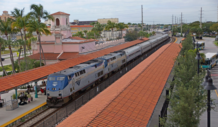 Photo of Train # 98 arrives at West Palm Beach