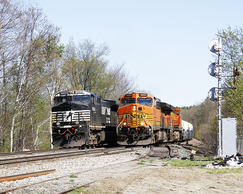 Photo of 23K w/ BNSF #5659 passes empty coal train