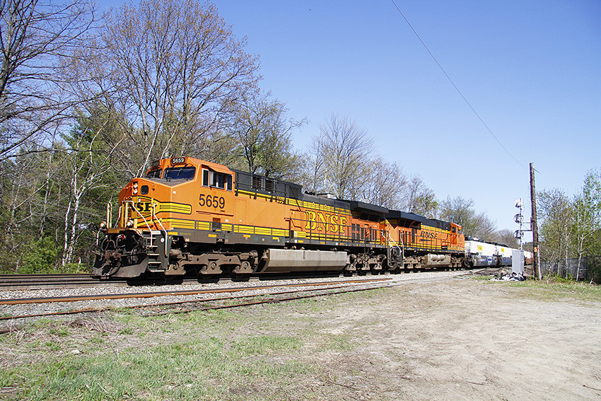 Photo of BNSF Ac4400CW #5659 leads 23K @ Westminister, MA
