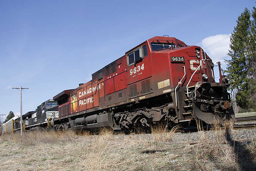 Photo of CP AC4400CW #9634 leads train 206 into Ayer
