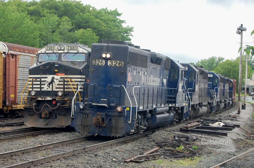 Photo of Pan Am 326 and NS 7581