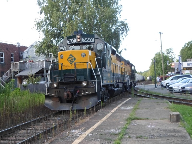 Photo of Housatonic Railroad NX-12 is hard at work switching