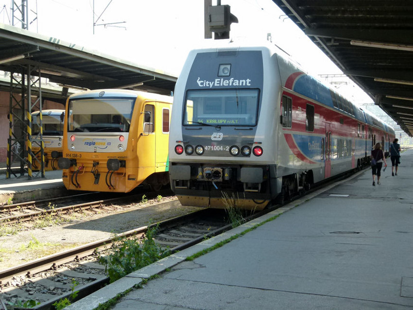 Photo of Short and tall DMUs