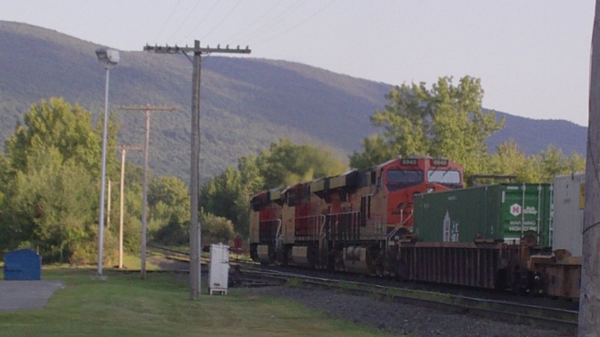 Photo of three bnsf ge units on 22k eastbound
