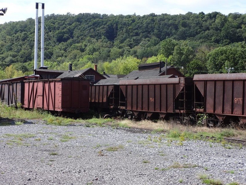 Photo of EBT Coal Hoppers and Shops