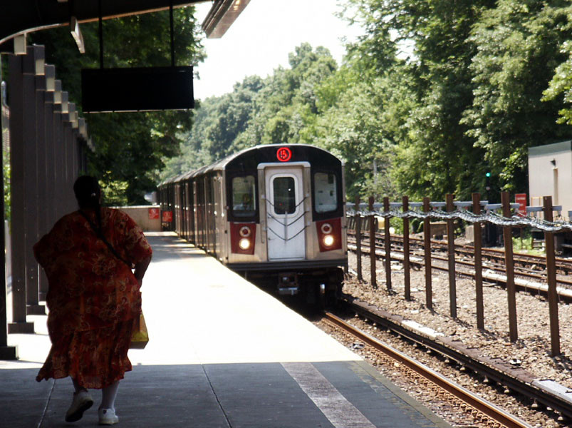 Photo of A #5 Train on the Old NYW&B Line