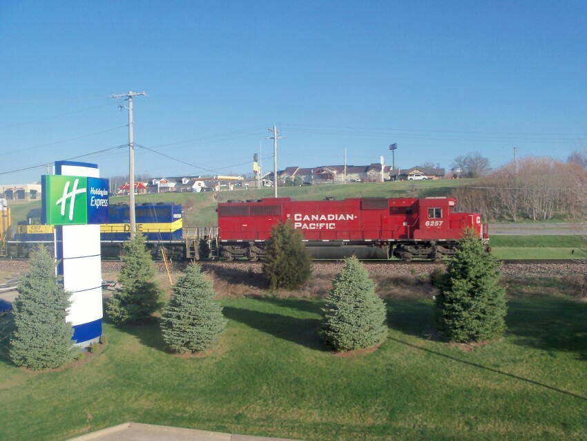 Photo of Canadian Pacific and DM&E Passing the Holiday Inn Express