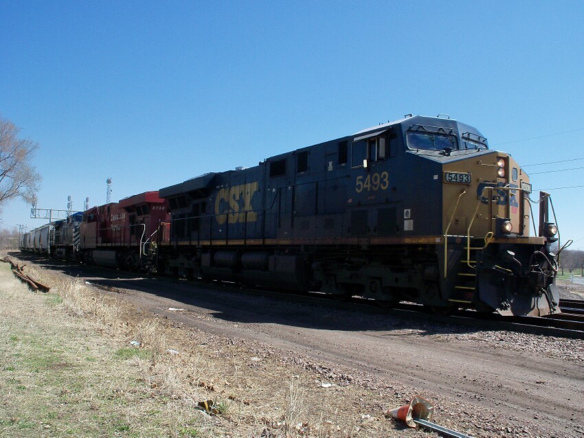 Photo of CSX, Canadian Pacific, and CEFX Going Through Clinton, IA