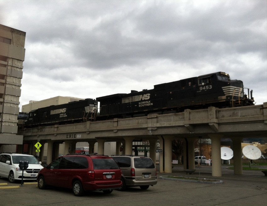 Photo of East bound Norfolk Southern sits on the Erie viaduct in Elmira, NY
