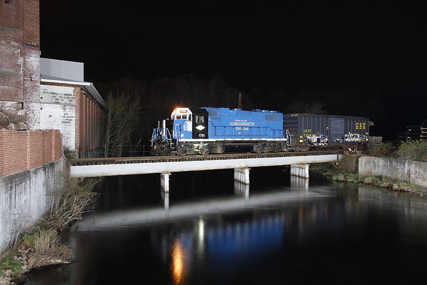 Photo of Mass Central #1751 works the  Barre Mill @ night