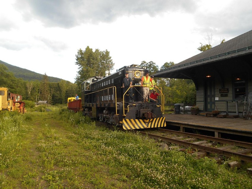 Photo of CMRR 407 at Phoenicia Station