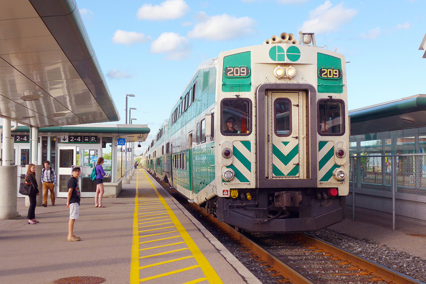 Photo of GO Commuter Train from Toronto at Oakville