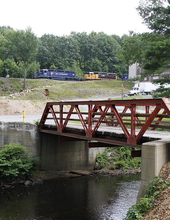 Photo of EDPO with Pan Am 605 heading downgrade in Fitchburg