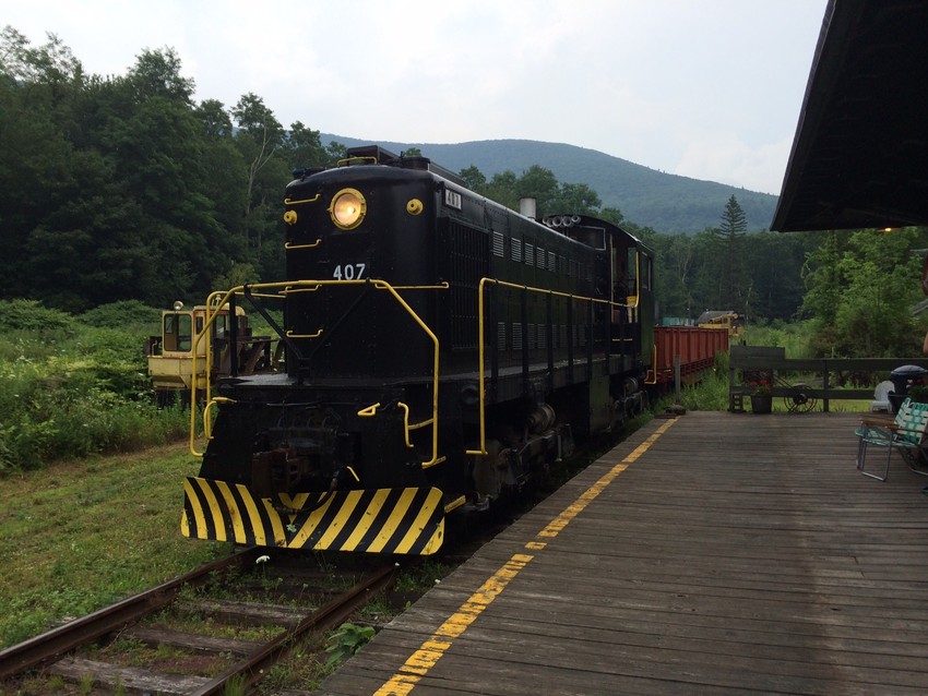 Photo of CMRR 407 at Phoenicia Station