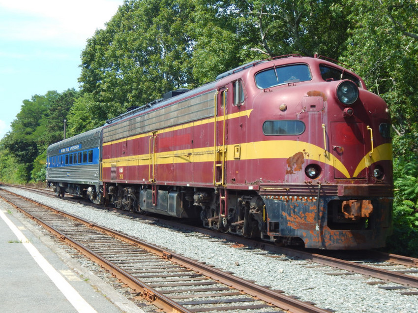 Photo of 2402 on the siding