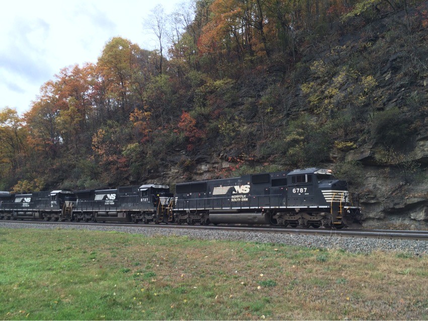 Photo of NS 6787 trails as a helper on a train at Horseshoe Curve