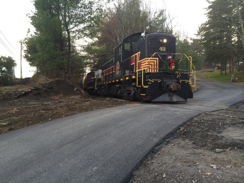 Photo of CMRR 401 at Private Crossing at MP 6.29