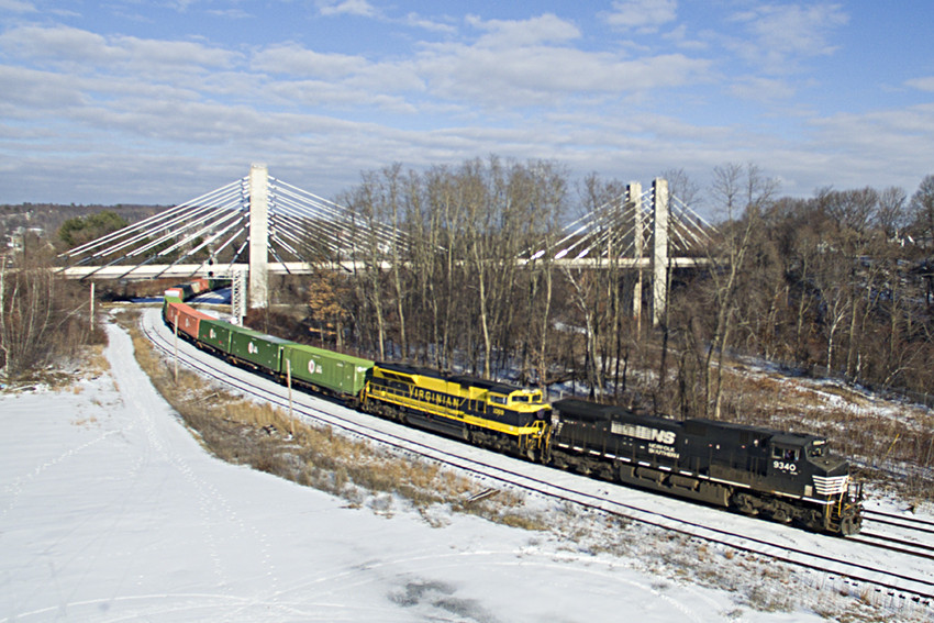 Photo of 22K with NS 9340 & Heritage Unit #1069 @ Fitchburg, MA