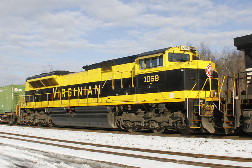 Photo of NS Virginian #1069 on 22K @ Fitchburg, MA